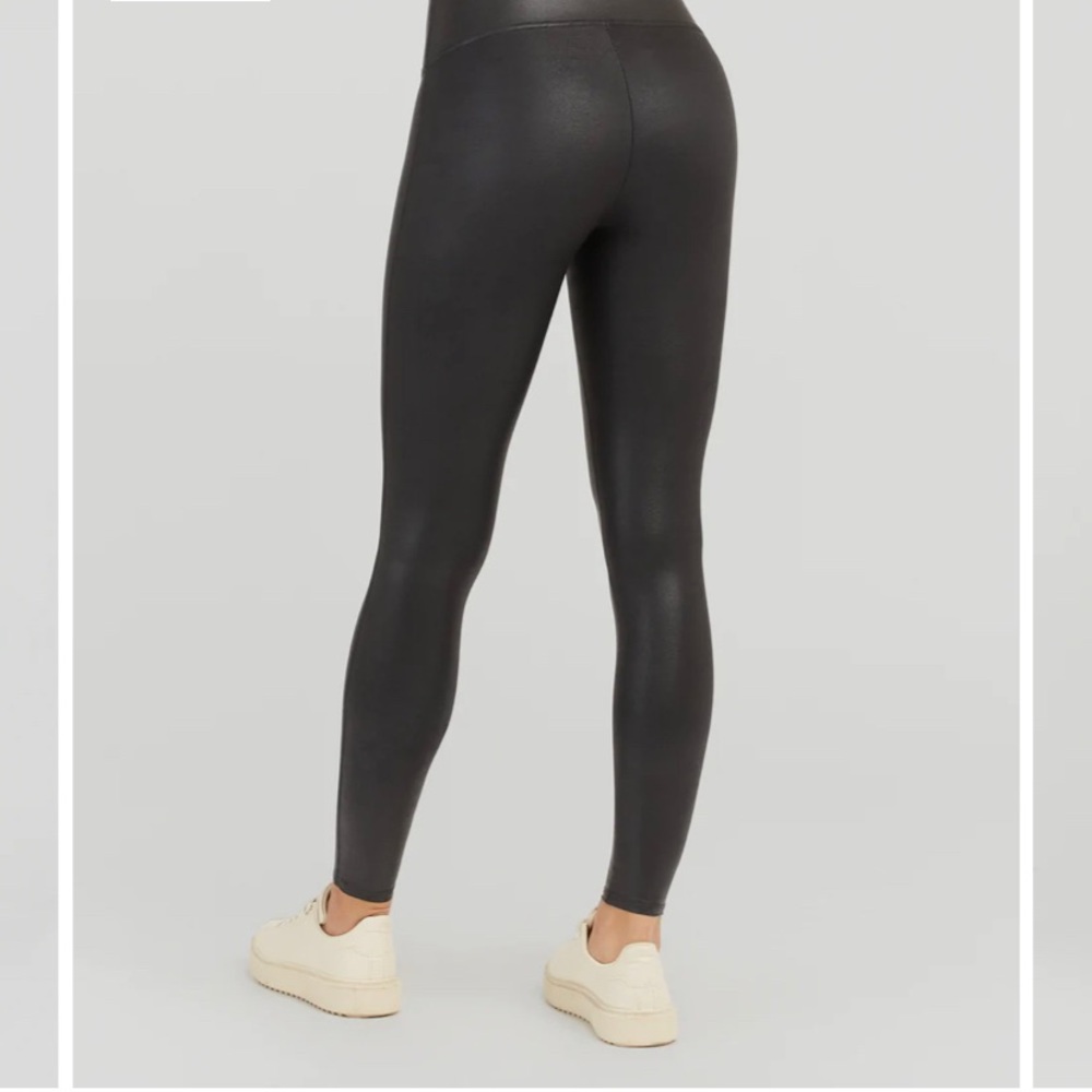 Spanx “Regular” Faux leather legging. Size M / L / XL - Picture 3 of 7
